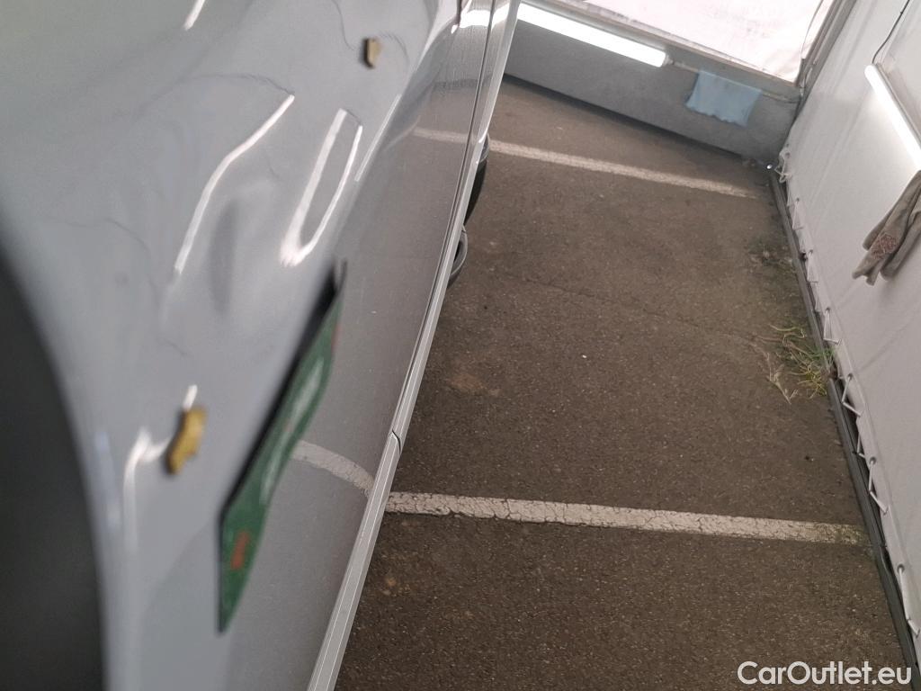  Renault  Trafic RENAULT  VU 4p Fourgon FG GCF L1H1 1000 dCi 95 E6 #8