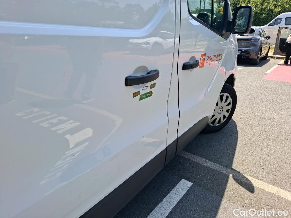  Renault  Trafic RENAULT  / 2014 / 4P / Fourgon tôlé &FG GCF L1H1 1200 dCi 95 E6 #31