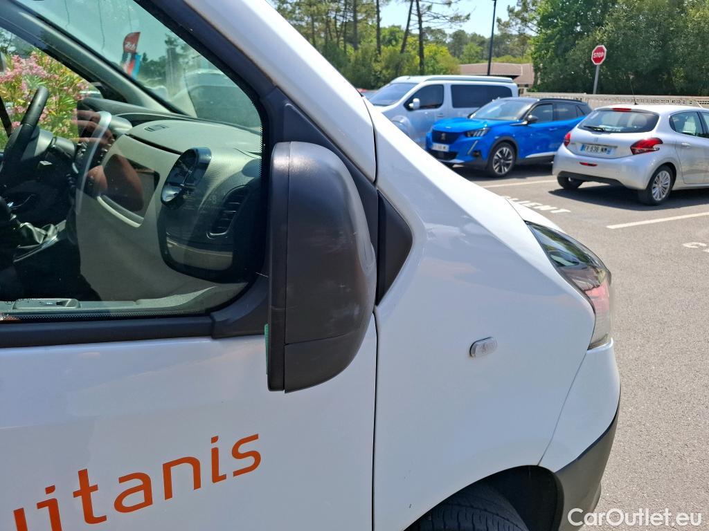  Renault  Trafic RENAULT  / 2014 / 4P / Fourgon tôlé &FG GCF L1H1 1200 dCi 95 E6 #52