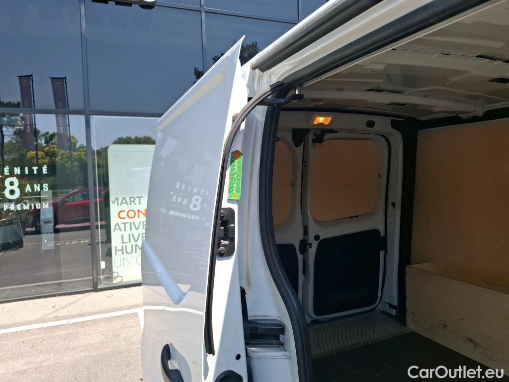  Renault  Trafic RENAULT  / 2014 / 4P / Fourgon tôlé &FG GCF L1H1 1200 dCi 95 E6 #59