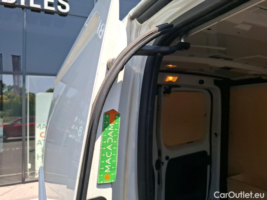  Renault  Trafic RENAULT  / 2014 / 4P / Fourgon tôlé &FG GCF L1H1 1200 dCi 95 E6 #60