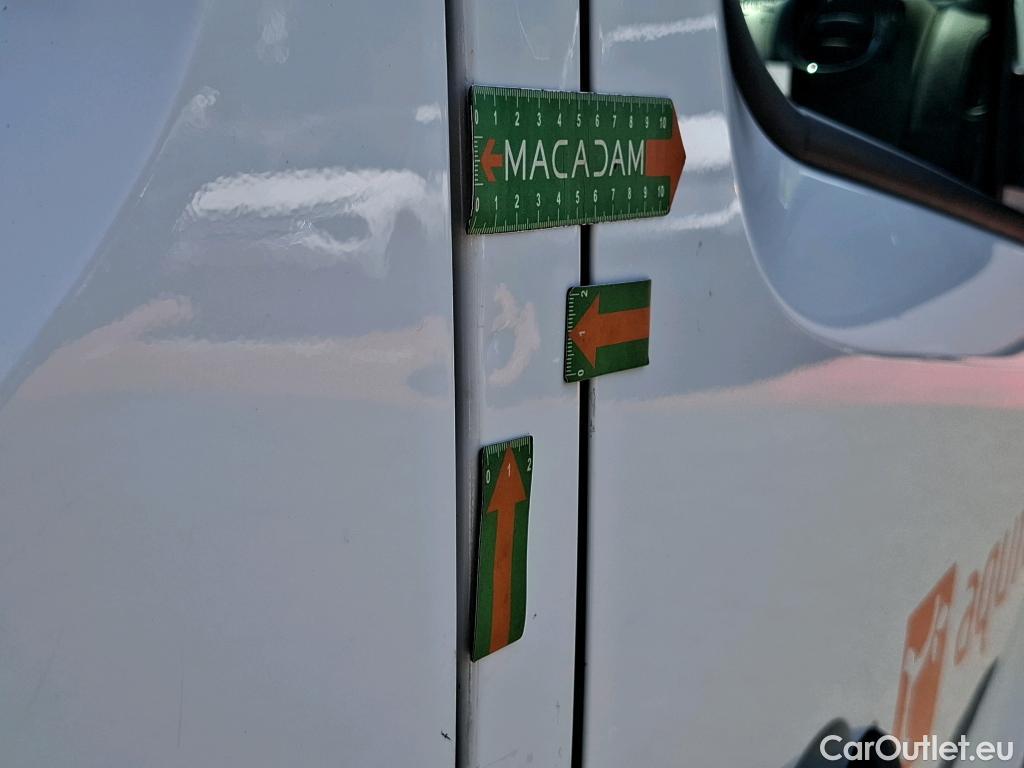  Renault  Trafic RENAULT  / 2014 / 4P / Fourgon tôlé &FG GCF L1H1 1200 dCi 95 E6 #45