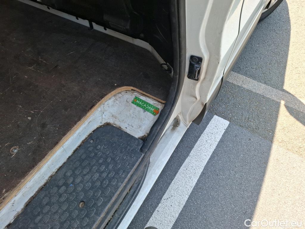  Renault  Trafic RENAULT  / 2014 / 4P / Fourgon tôlé &FG GCF L1H1 1200 dCi 95 E6 #42