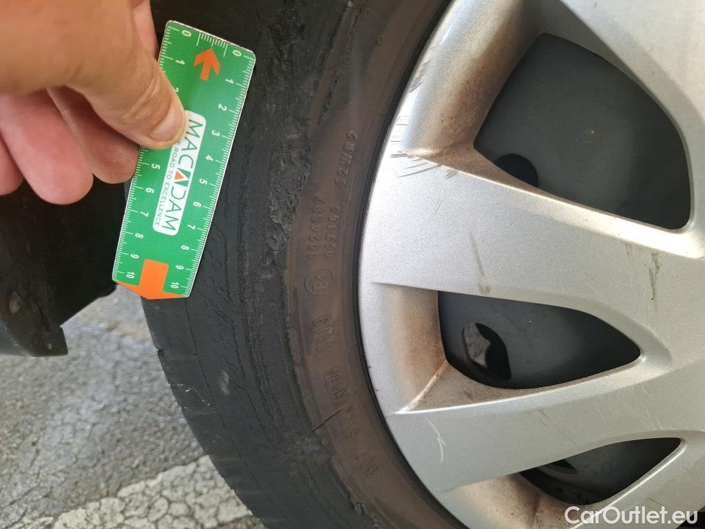  Renault  Trafic RENAULT  VU 4p Fourgon FG GCF L1H1 1000 dCi 95 E6 #48