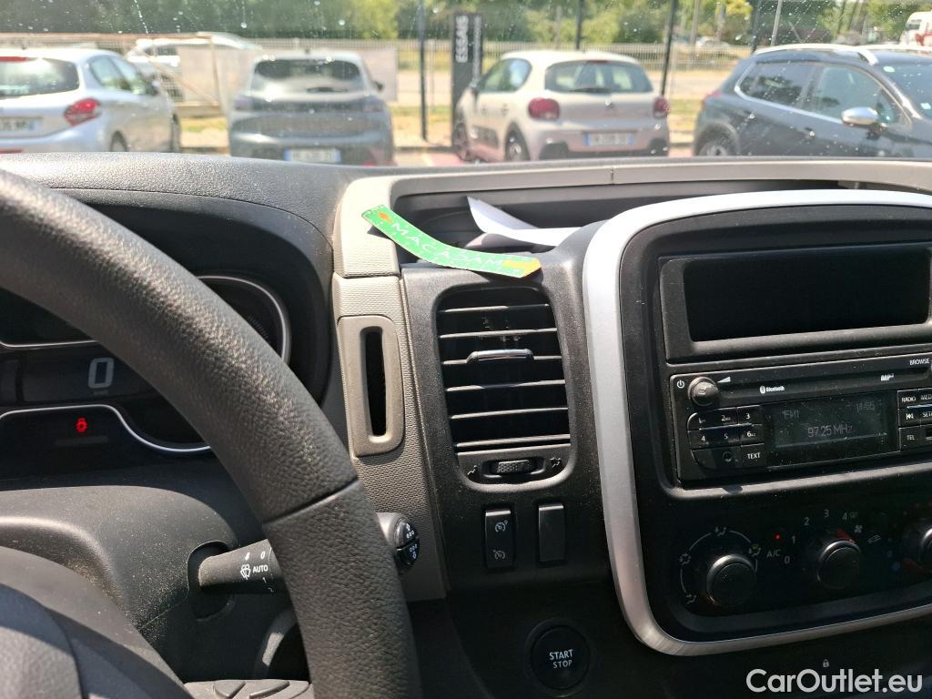  Renault  Trafic RENAULT  / 2014 / 4P / Fourgon tôlé &FG GCF L1H1 1200 dCi 95 E6 #40