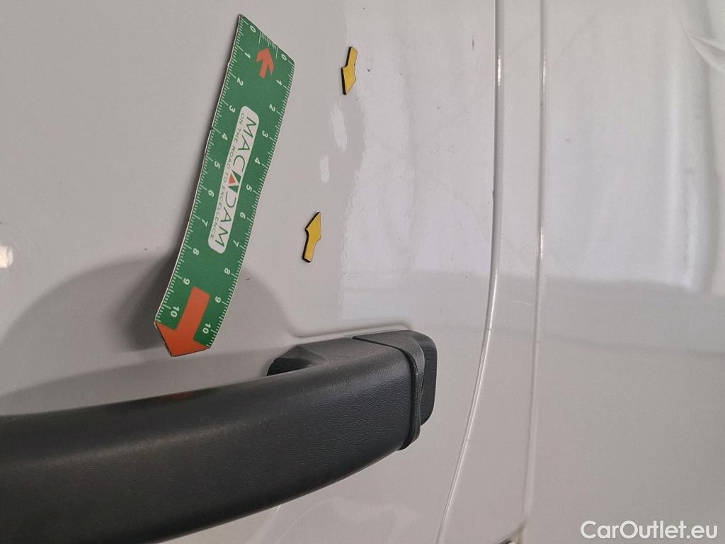  Renault  Trafic RENAULT  VU 4p Fourgon FG GCF L1H1 1000 dCi 95 E6 #105