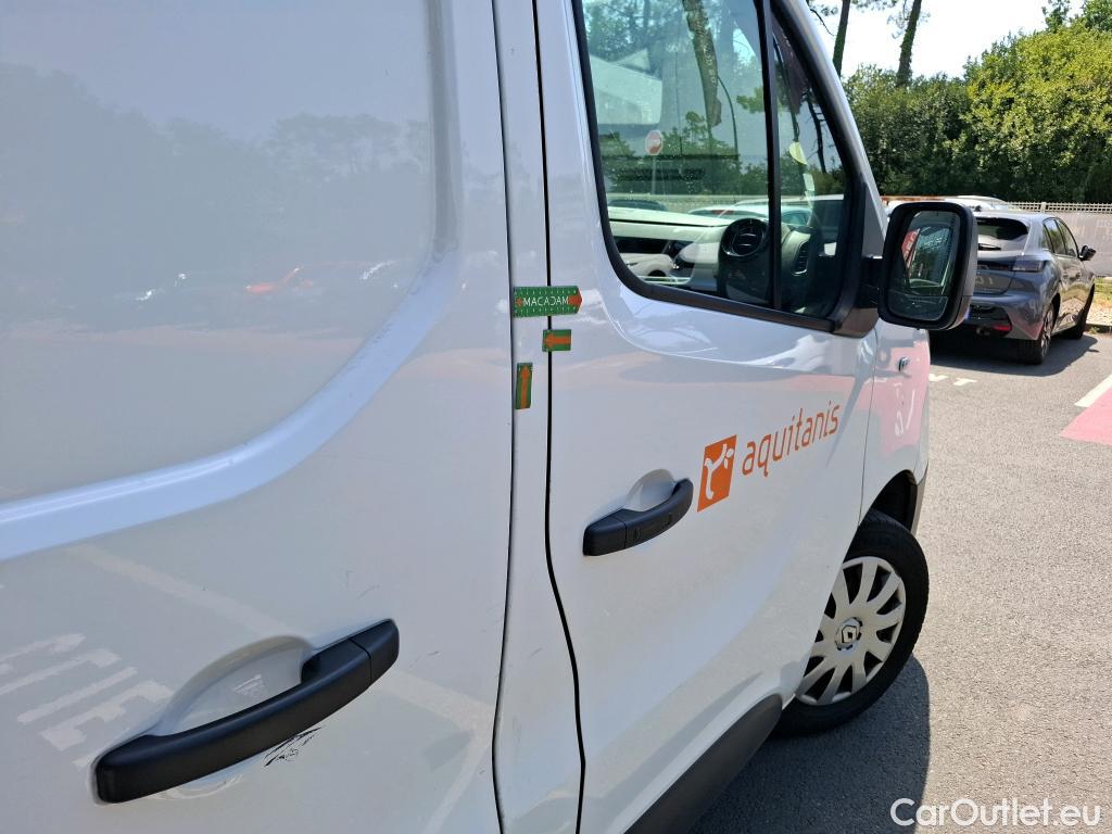  Renault  Trafic RENAULT  / 2014 / 4P / Fourgon tôlé &FG GCF L1H1 1200 dCi 95 E6 #44