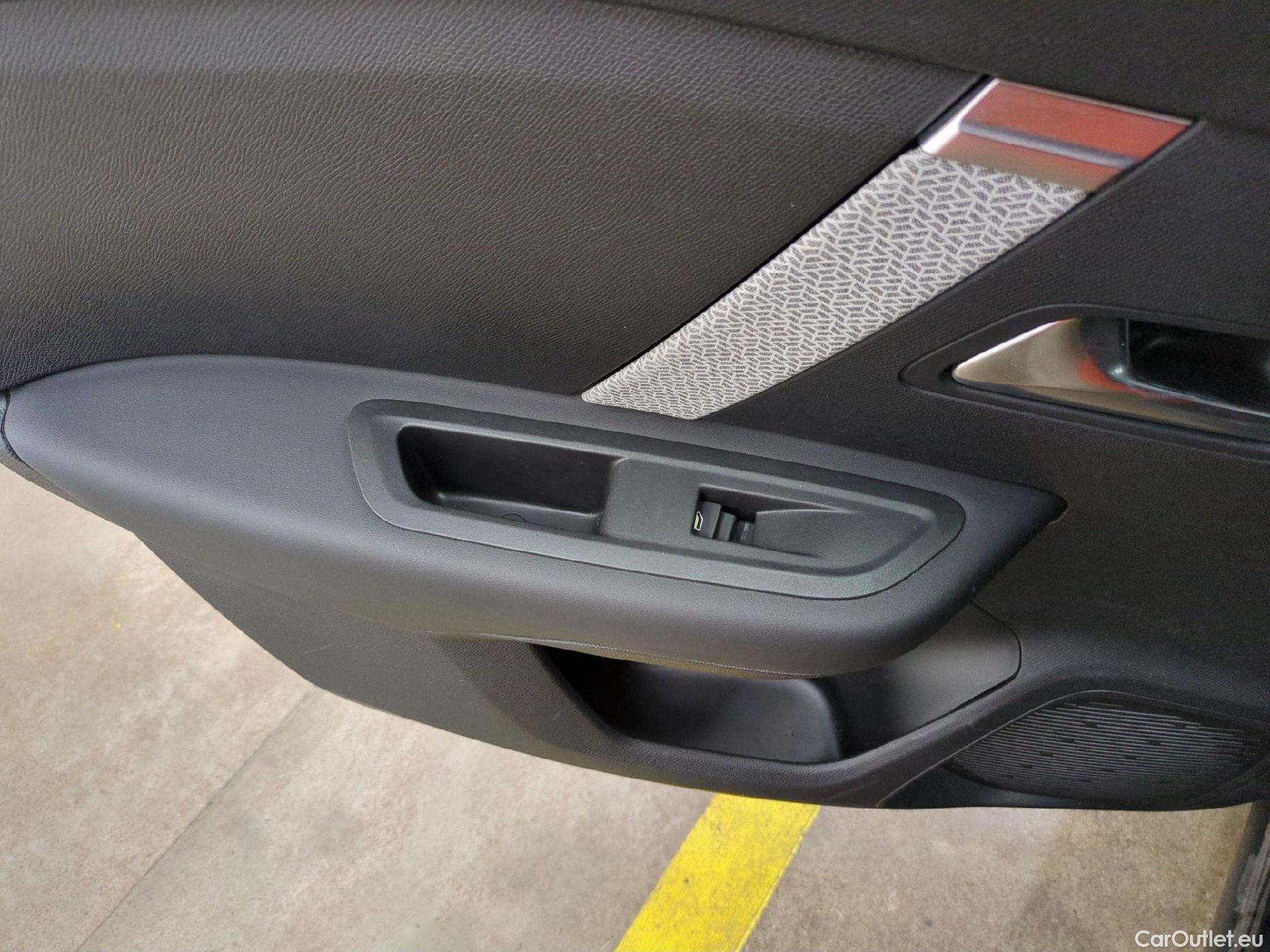  Citroen  C4 CITROEN  X / 2022 / 4P / Berline PureTech 130 S&S EAT8 Feel Pack #4