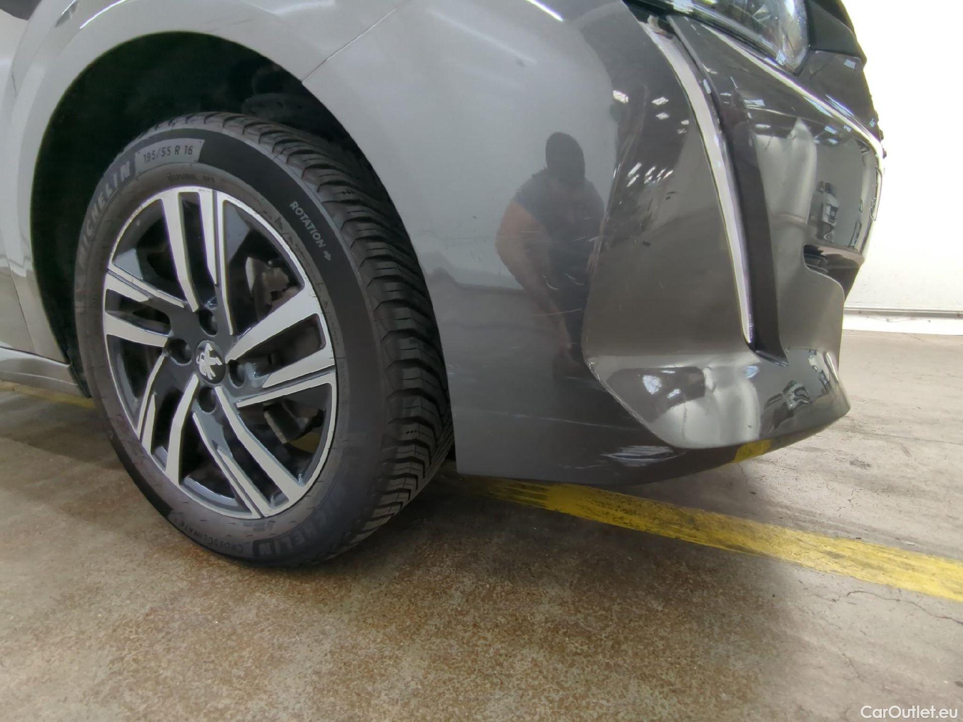  Peugeot  208  Allure Pack 1.5 HDi 100CV BVM6 E6d #17