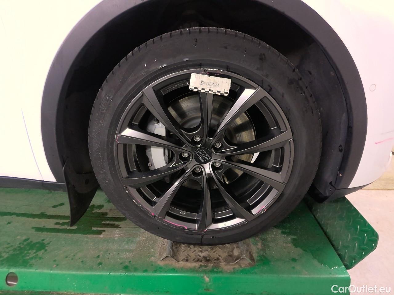  Tesla  Model Y  Long-Range AWD #17