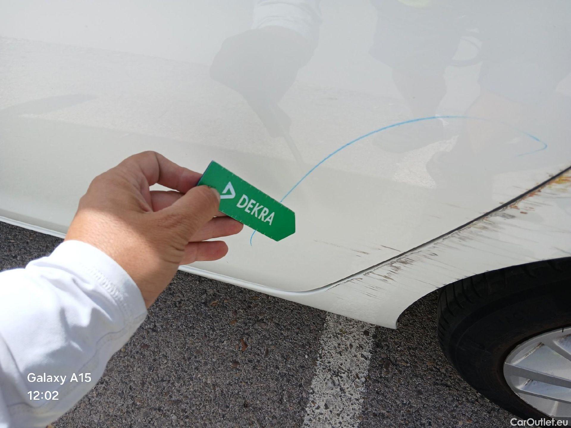  Peugeot  308 PEUGEOT  / 2017 / 5P / berlina con portón 5P Access BlueHDi 100 6 Vel. MAN #14