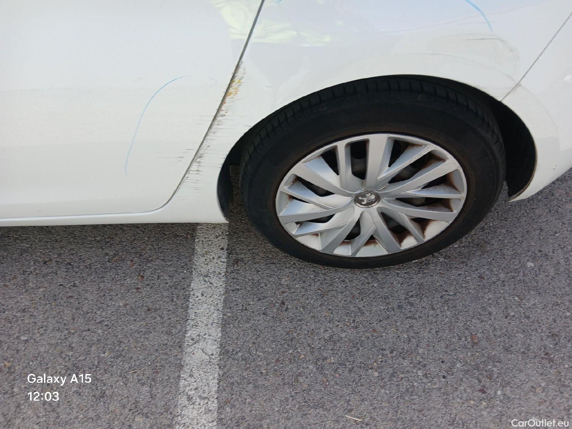  Peugeot  308 PEUGEOT  / 2017 / 5P / berlina con portón 5P Access BlueHDi 100 6 Vel. MAN #17