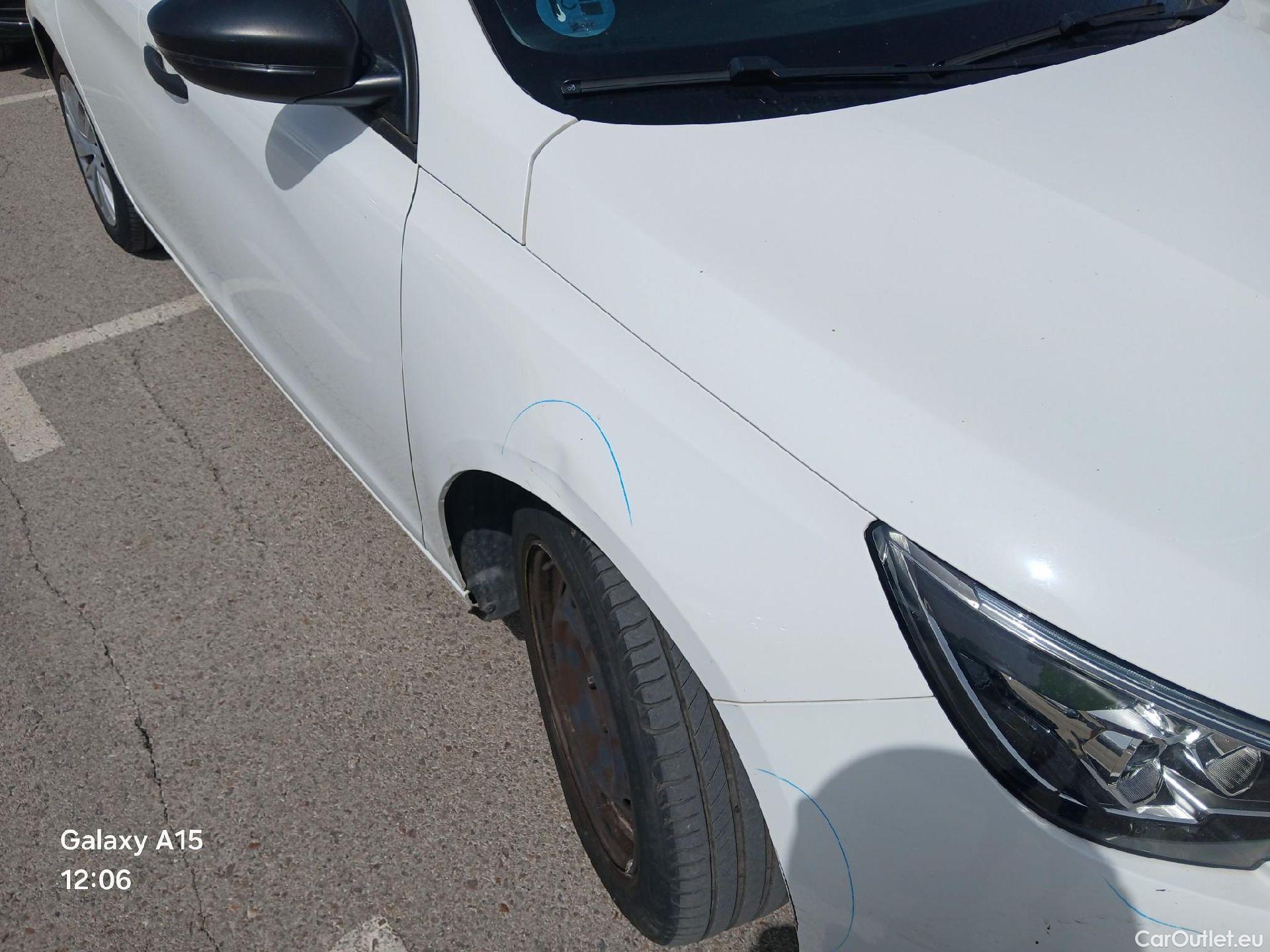  Peugeot  308 PEUGEOT  / 2017 / 5P / berlina con portón 5P Access BlueHDi 100 6 Vel. MAN #38
