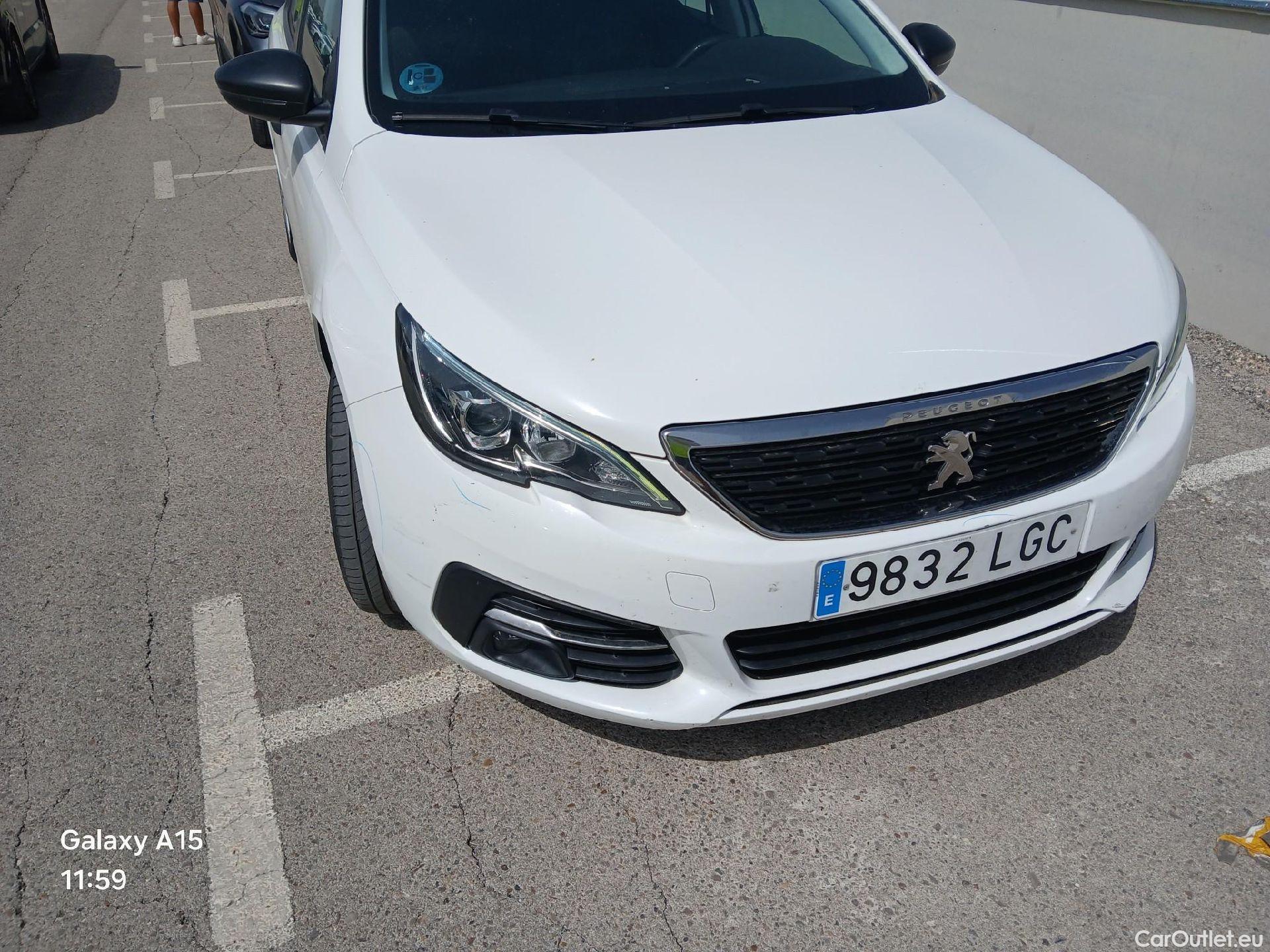  Peugeot  308 PEUGEOT  / 2017 / 5P / berlina con portón 5P Access BlueHDi 100 6 Vel. MAN #3