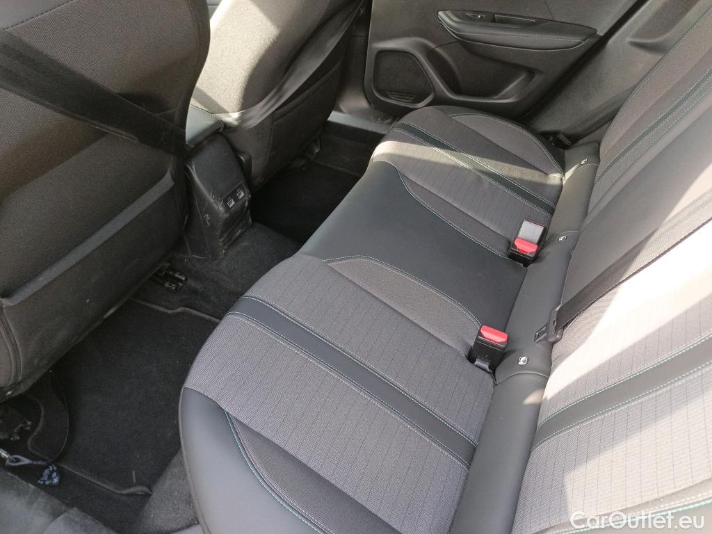  Peugeot  2008 PEUGEOT  / 2019 / 5P / todoterreno Allure BlueHDI 130 S&S EAT8 (Partners) #15