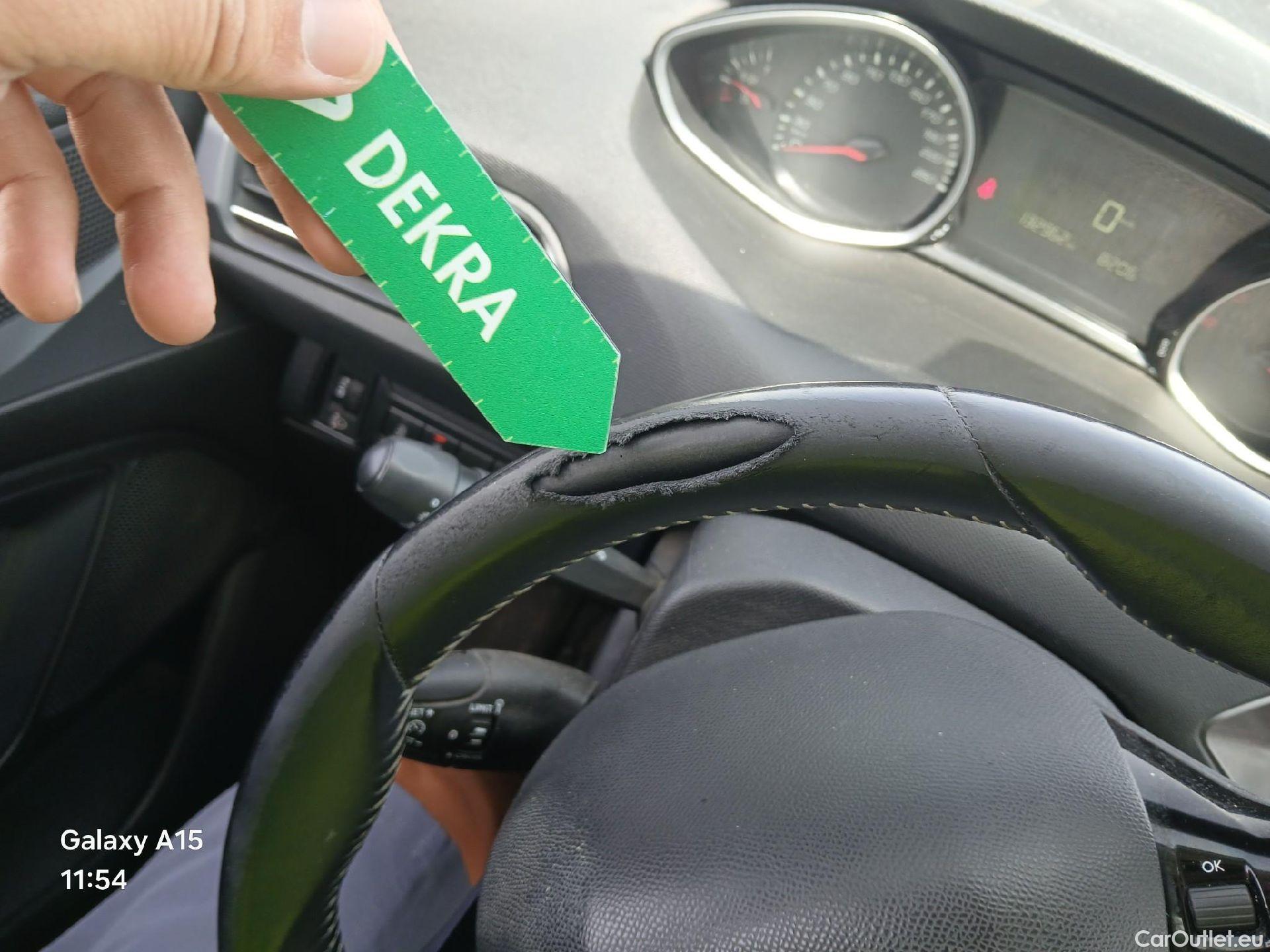  Peugeot  308 PEUGEOT  / 2017 / 5P / berlina con portón 5P Access BlueHDi 100 6 Vel. MAN #1