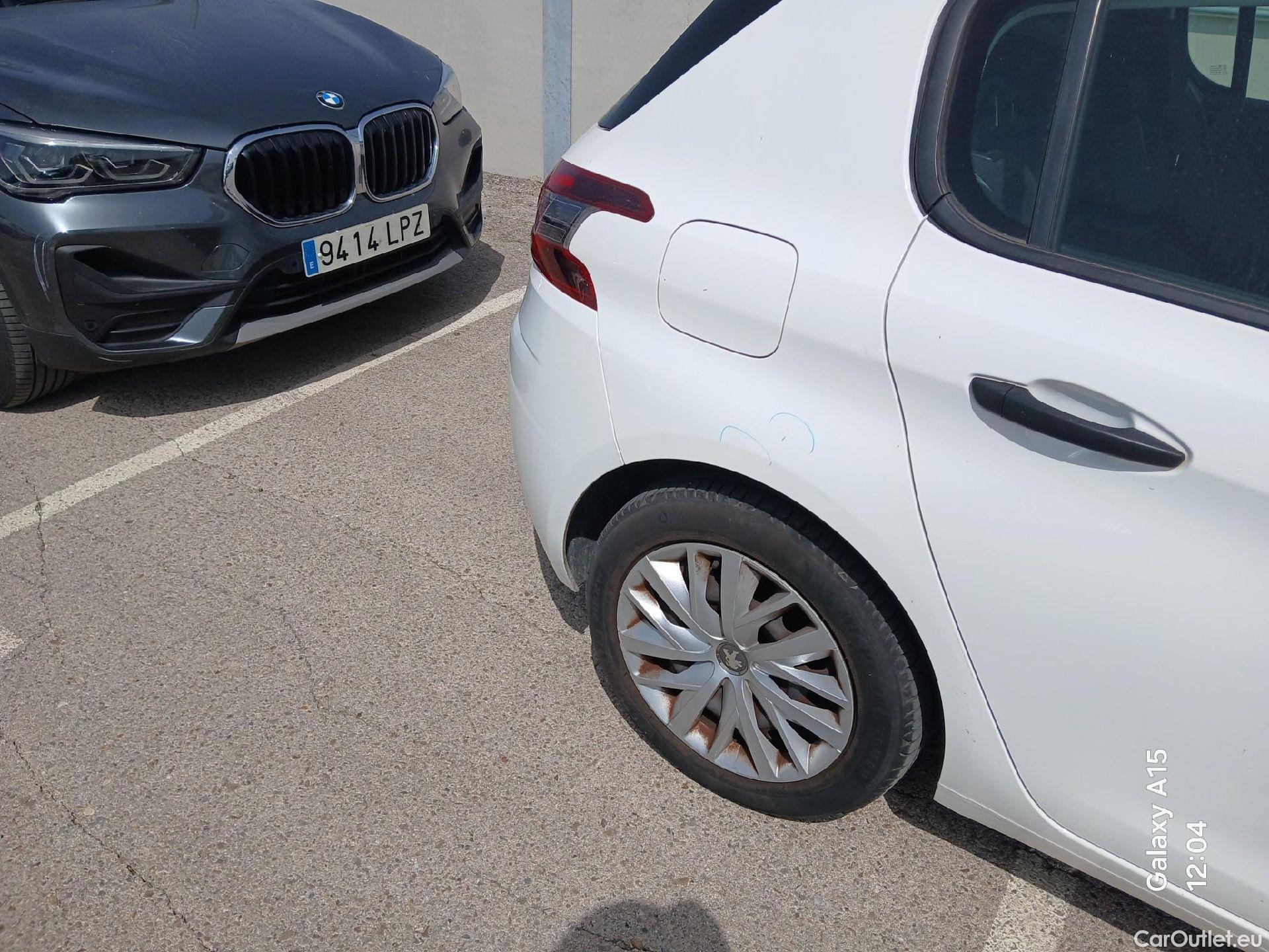  Peugeot  308 PEUGEOT  / 2017 / 5P / berlina con portón 5P Access BlueHDi 100 6 Vel. MAN #26