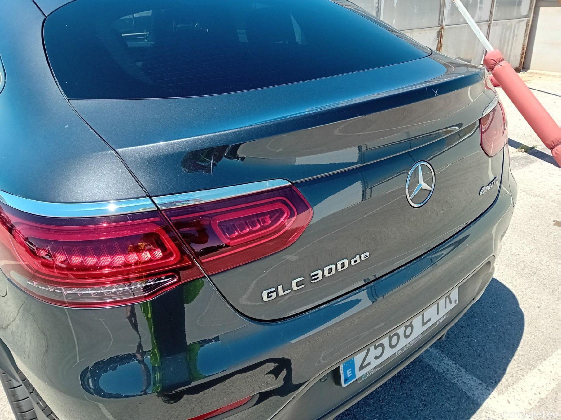  Mercedes  G-Klasee MERCEDES-BENZ GLC Coupé / 2019 / 5P / coupé GLC 300 de 4MATIC #24