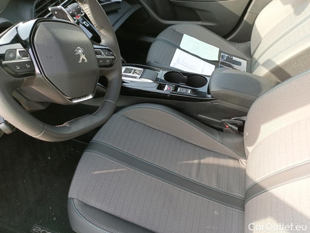  Peugeot  2008 PEUGEOT  / 2019 / 5P / todoterreno Allure BlueHDI 130 S&S EAT8 (Partners) #16