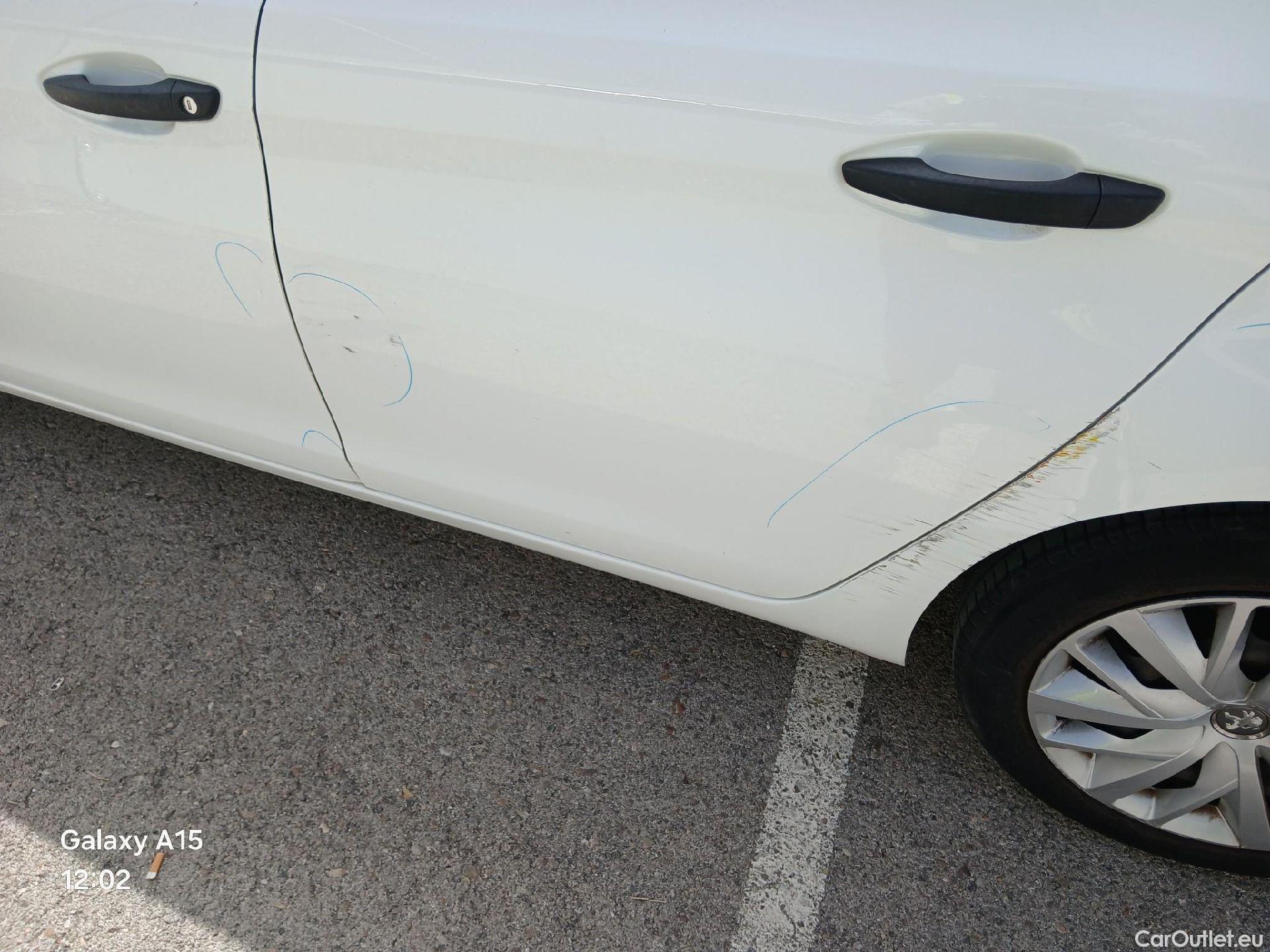  Peugeot  308 PEUGEOT  / 2017 / 5P / berlina con portón 5P Access BlueHDi 100 6 Vel. MAN #13
