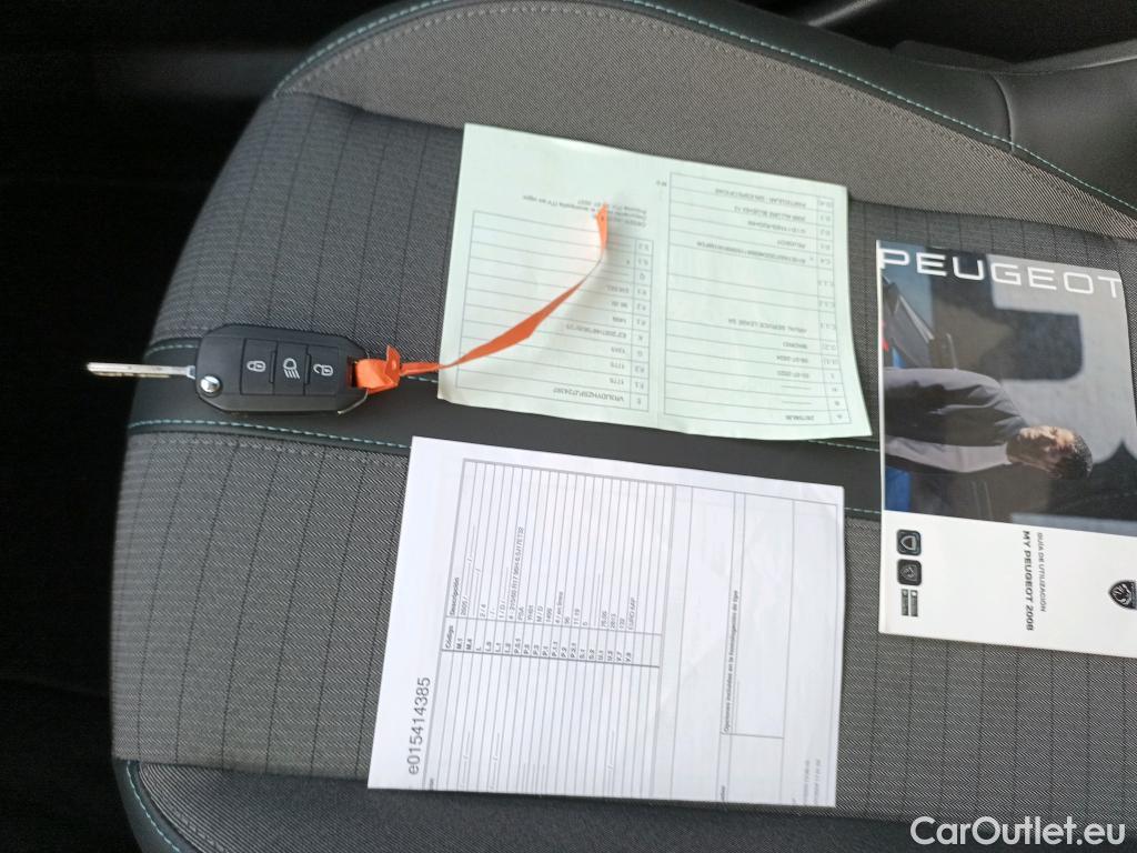  Peugeot  2008 PEUGEOT  / 2019 / 5P / todoterreno Allure BlueHDI 130 S&S EAT8 (Partners) #1