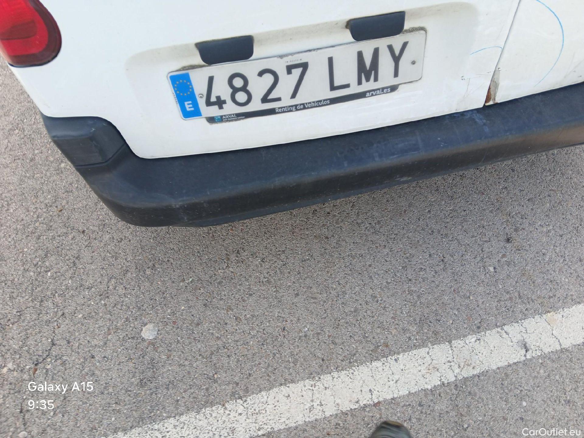  Peugeot  Partner PEUGEOT  / 2018 / 3P / furgón derivado de turismo Pro Standard 600kg BlueHDi 73kW (AC) #35