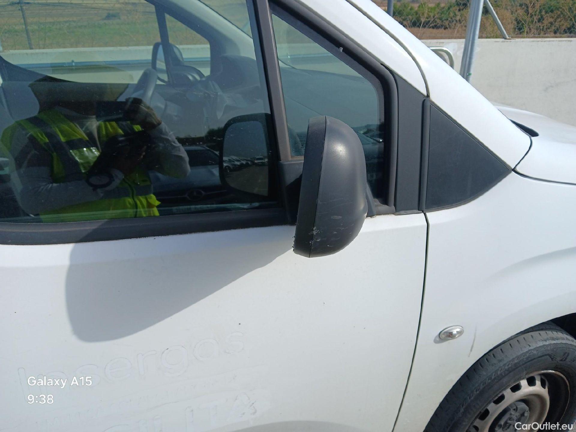  Peugeot  Partner PEUGEOT  / 2018 / 3P / furgón derivado de turismo Pro Standard 600kg BlueHDi 73kW (AC) #48