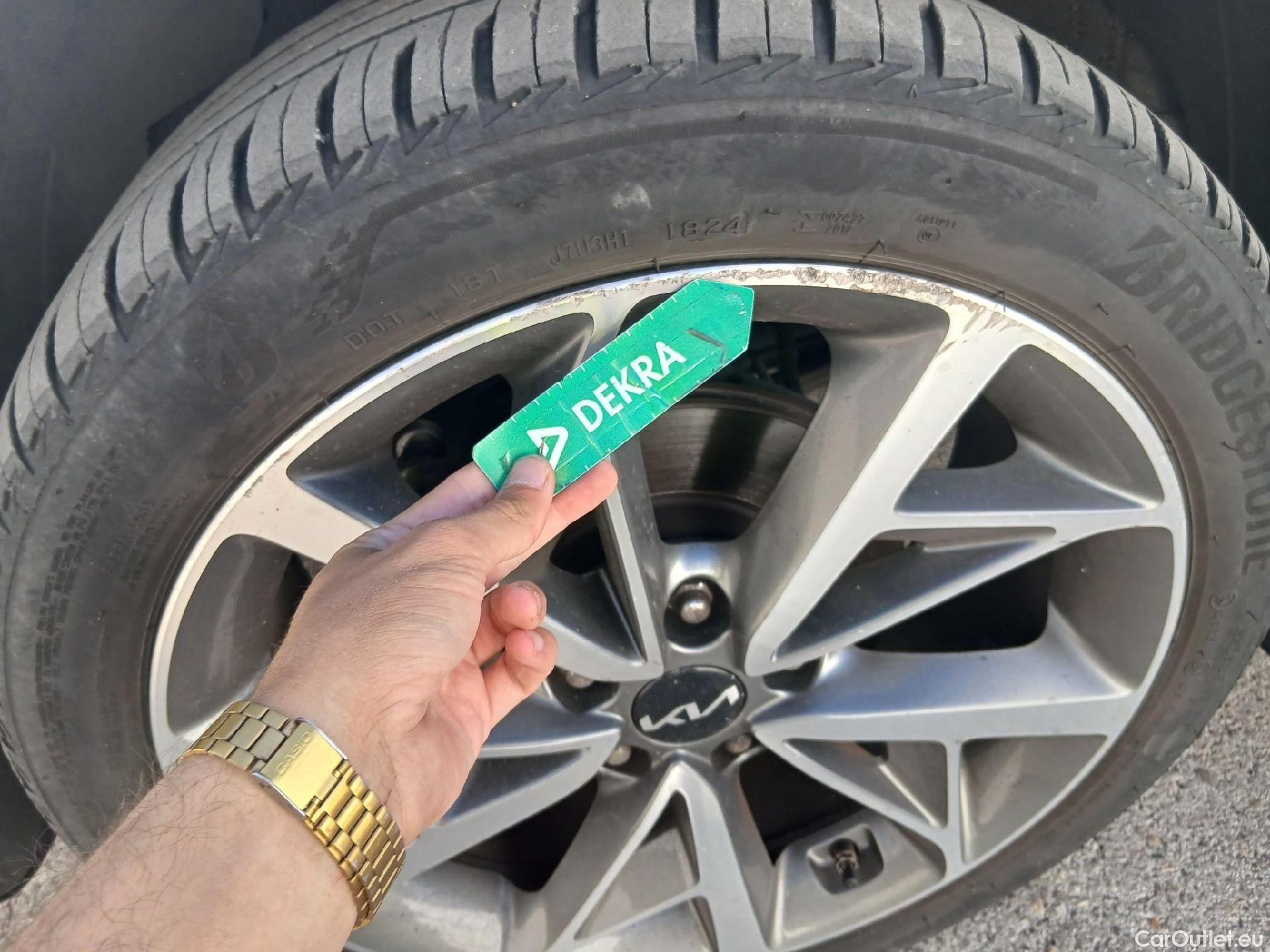  KIA  Niro KIA  / 2019 / 5P / crossover 1.6 GDi HEV 104kW (141CV) Emotion (AC) #12