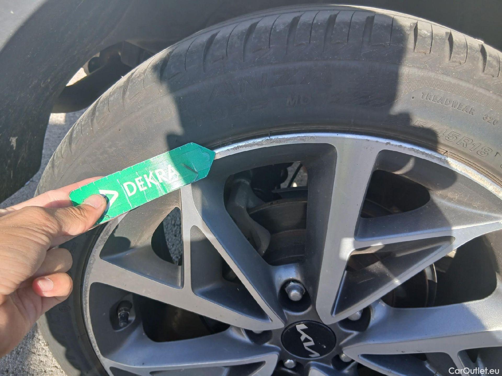  KIA  Niro KIA  / 2019 / 5P / crossover 1.6 GDi HEV 104kW (141CV) Emotion (AC) #44