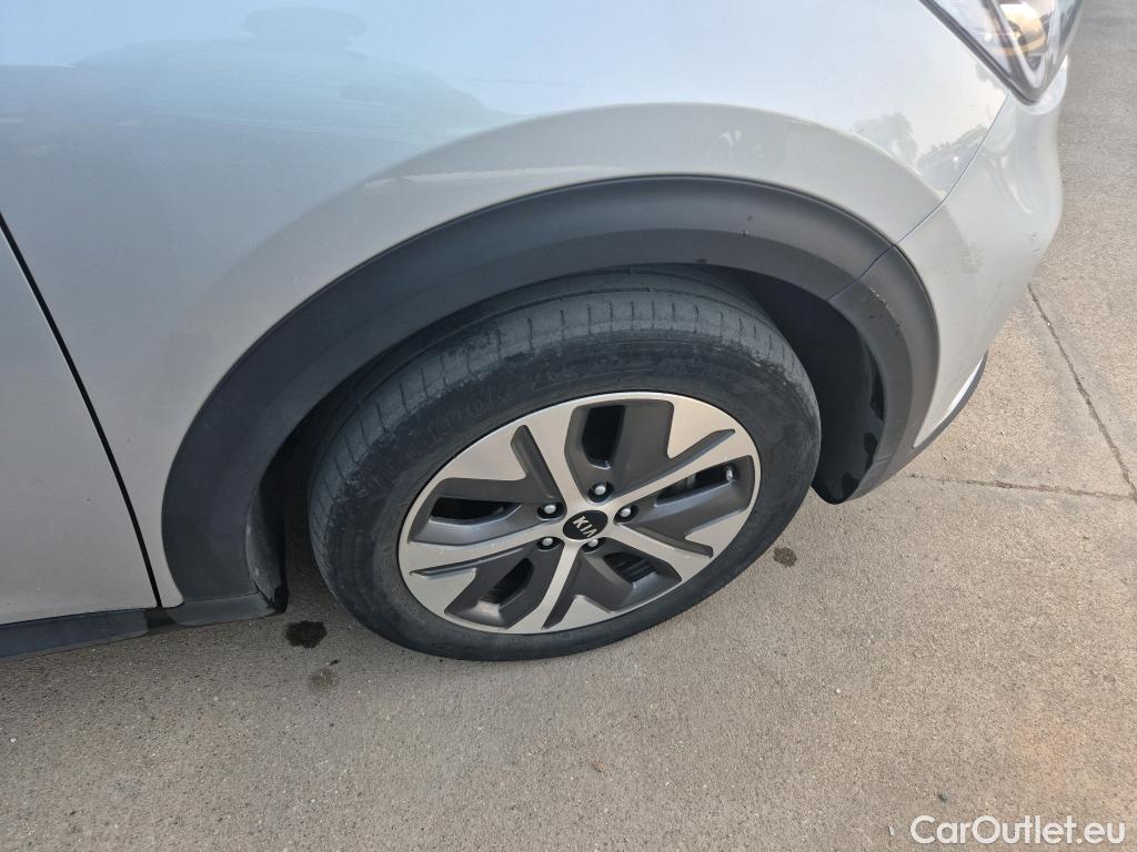  KIA  Niro KIA e- / 2016 / 5P / crossover e- 150kW Emotion (Long Range) #15