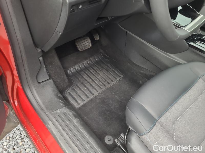  Citroen  C4  (2010)  1.2PT 130 Plus AT 5d #14