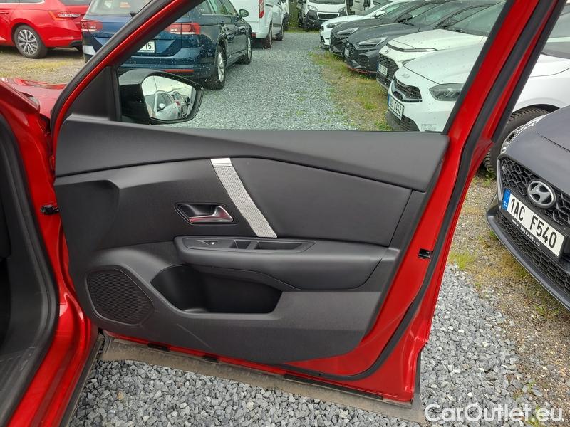  Citroen  C4  (2010)  1.2PT 130 Plus AT 5d #18