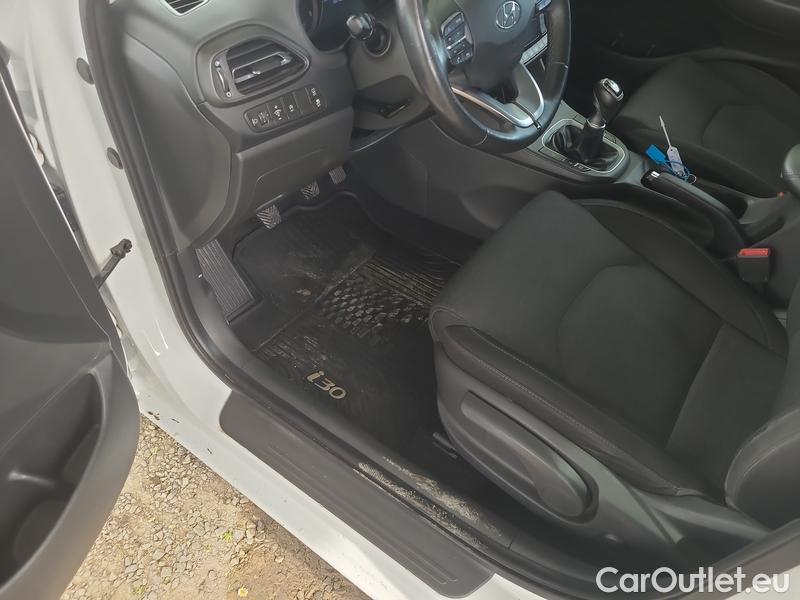  Hyundai  i30  (PD)(01.2017  ->)  kom.1.5T-GDI Smart 5d #5
