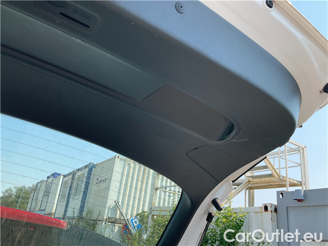  Hyundai  i30  kom.1.5i Family Comfort 5d #17