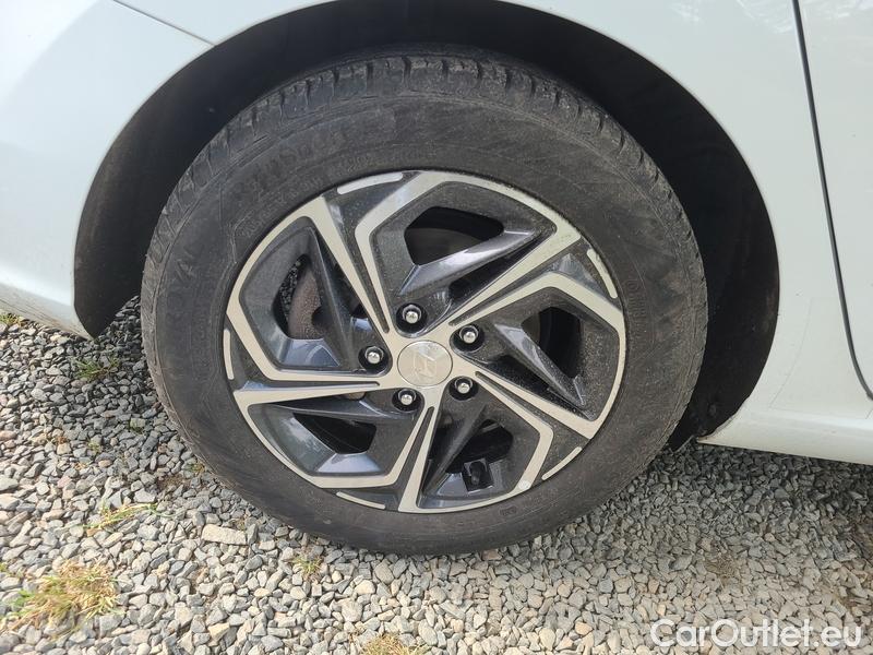  Hyundai  i30  (PD)(01.2017  ->)  kom.1.5T-GDI Smart 5d #16