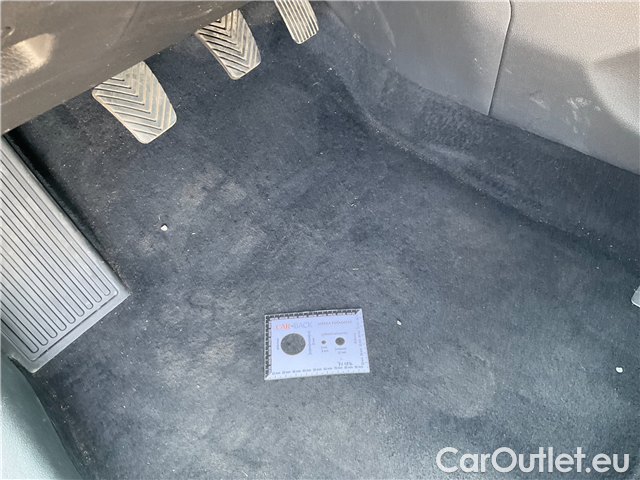  Hyundai  i30  kom.1.5i Family Comfort 5d #6