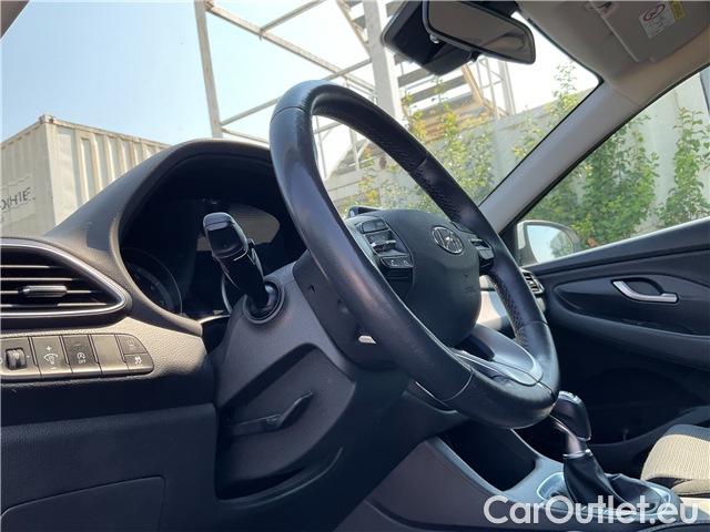  Hyundai  i30  kom.1.5i Family Comfort 5d #3