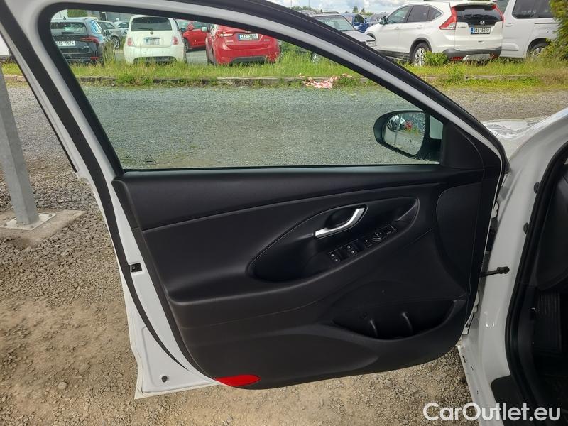  Hyundai  i30  (PD)(01.2017  ->)  kom.1.5T-GDI Smart 5d #10