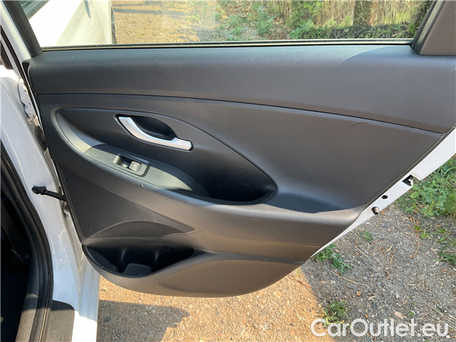  Hyundai  i30  kom.1.5i Family Comfort 5d #13
