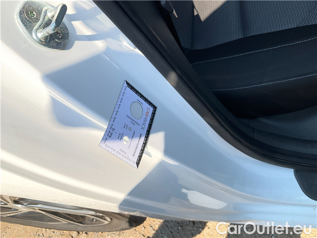  Hyundai  i30  kom.1.5i Family Comfort 5d #14
