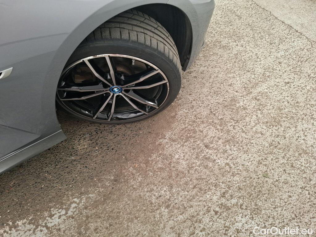  Bmw  Serie 3 BMW Série 3 Touring / 2022 / 5P / Break 320e 204ch M Sport BVA8 Hybride #10