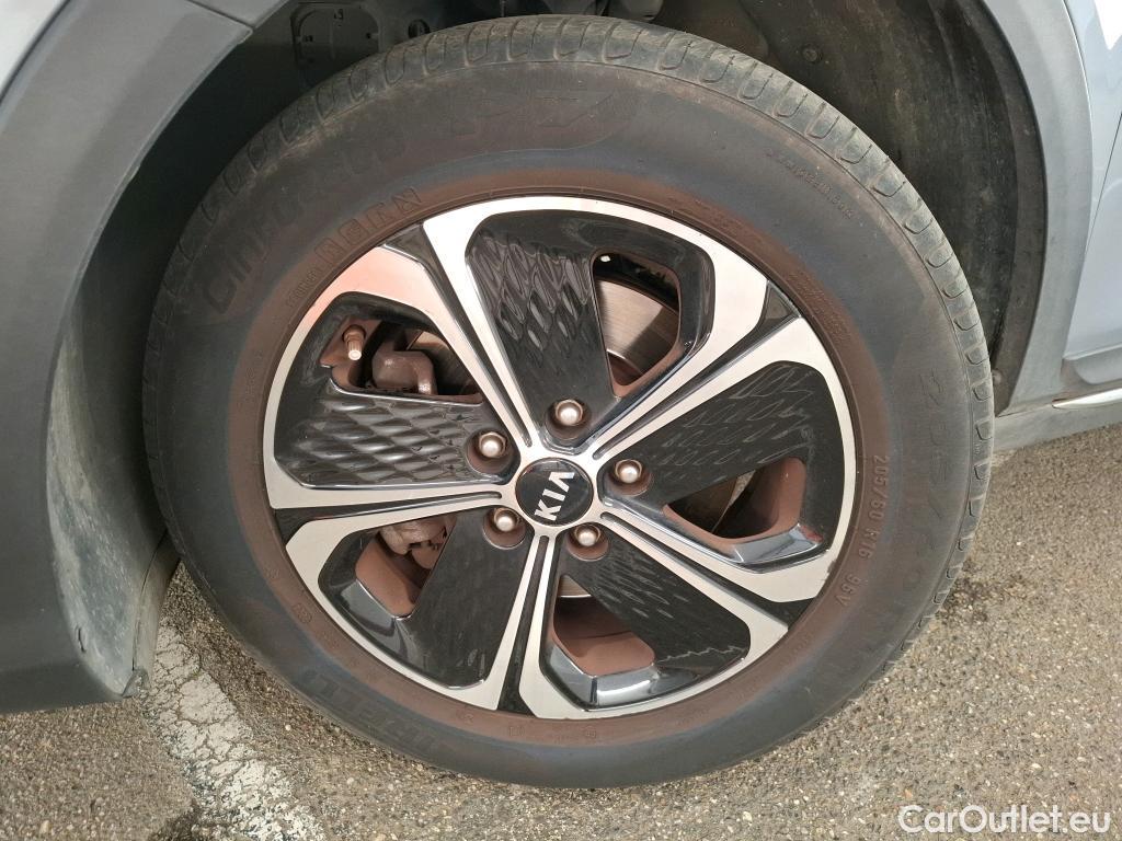  KIA  XCeed KIA  / 2019 / 5P / Crossover 1.6 GDI ISG ISG PHEV ACTIVE BUS DCT6 #103