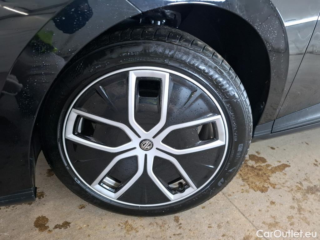  MG  4 MG MG / 2022 / 5P / Berline Luxury 6kWh 150kW #32