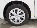  Toyota  Yaris TOYOTA  / 2017 / 5P / BERLINA 1.5 HYBRID BUSINESS #61
