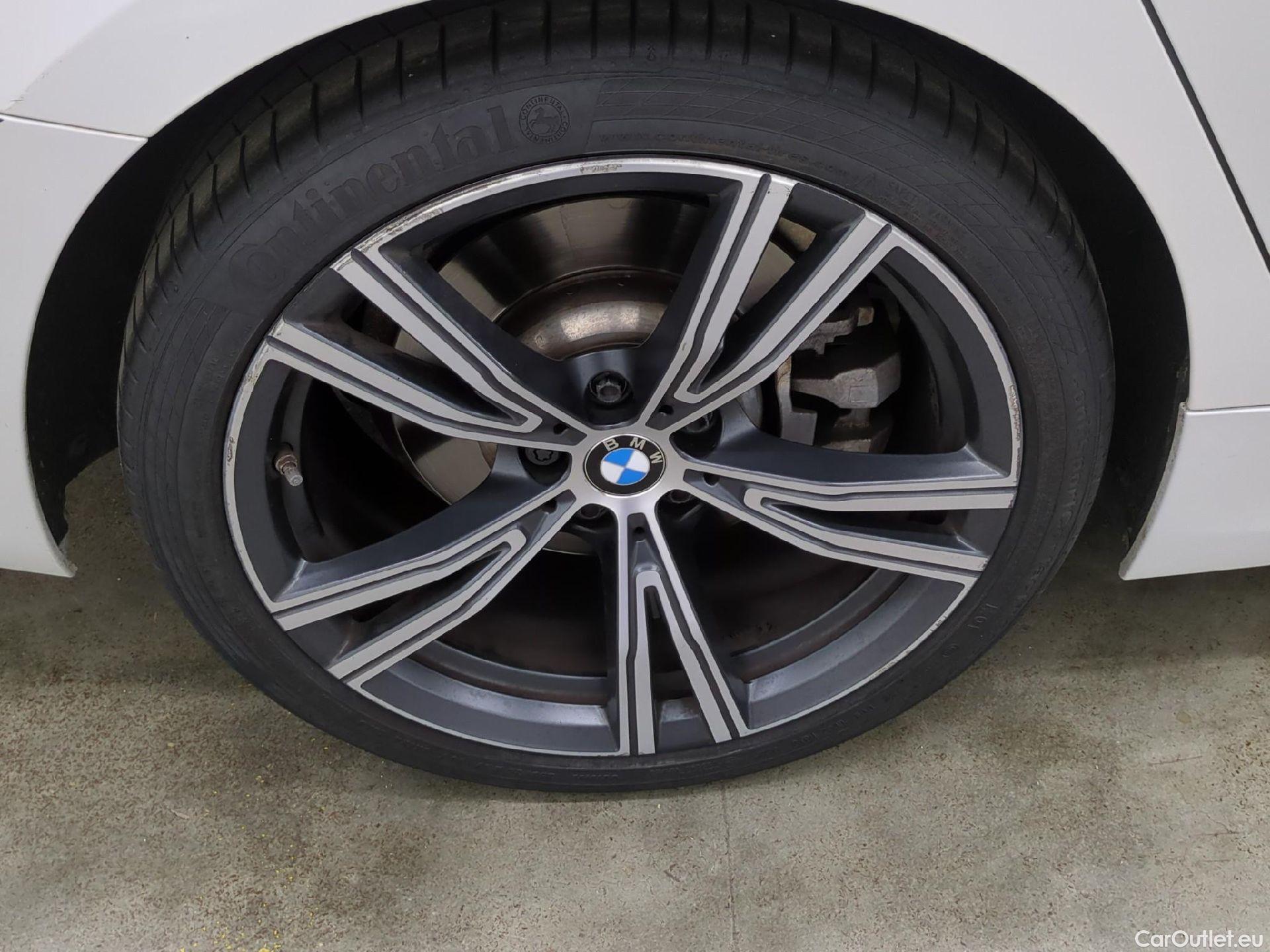  Bmw  Serie 3 BMW Série 3 Berline / 2018 / 4P / Berline 330e 292ch Business Design BVA8 Hybride #29