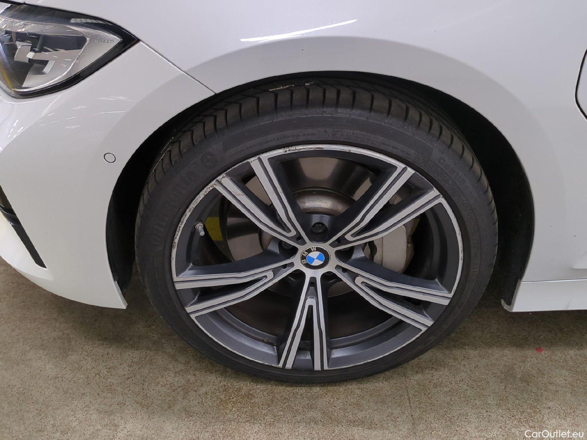  Bmw  Serie 3 BMW Série 3 Berline / 2018 / 4P / Berline 330e 292ch Business Design BVA8 Hybride #18