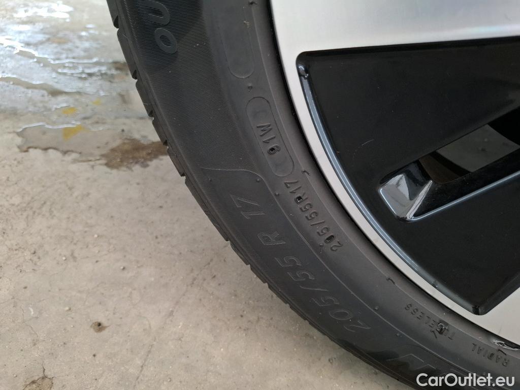  Mercedes  A-Klasse MERCEDES-BENZ Classe A Compact / 2018 / 5P / Berline A 180 Progressive Line 7G-DCT #8