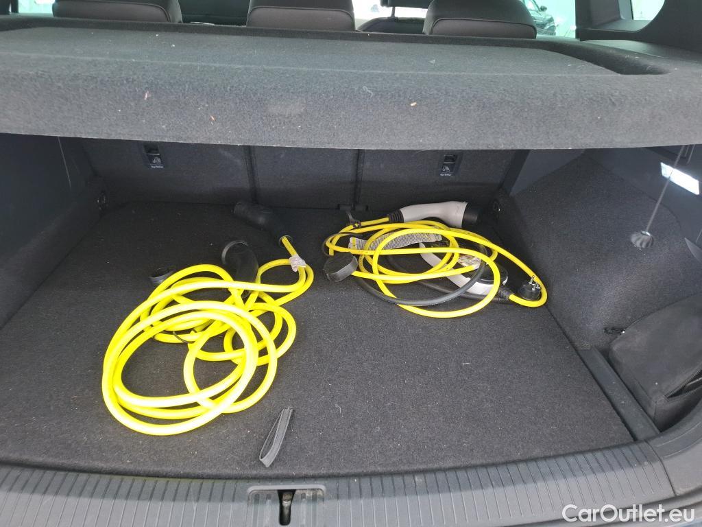  Volkswagen  Tiguan VOLKSWAGEN  / 2020 / 5P / SUV 1.4 eHybrid 245 DSG6 R-Line #9