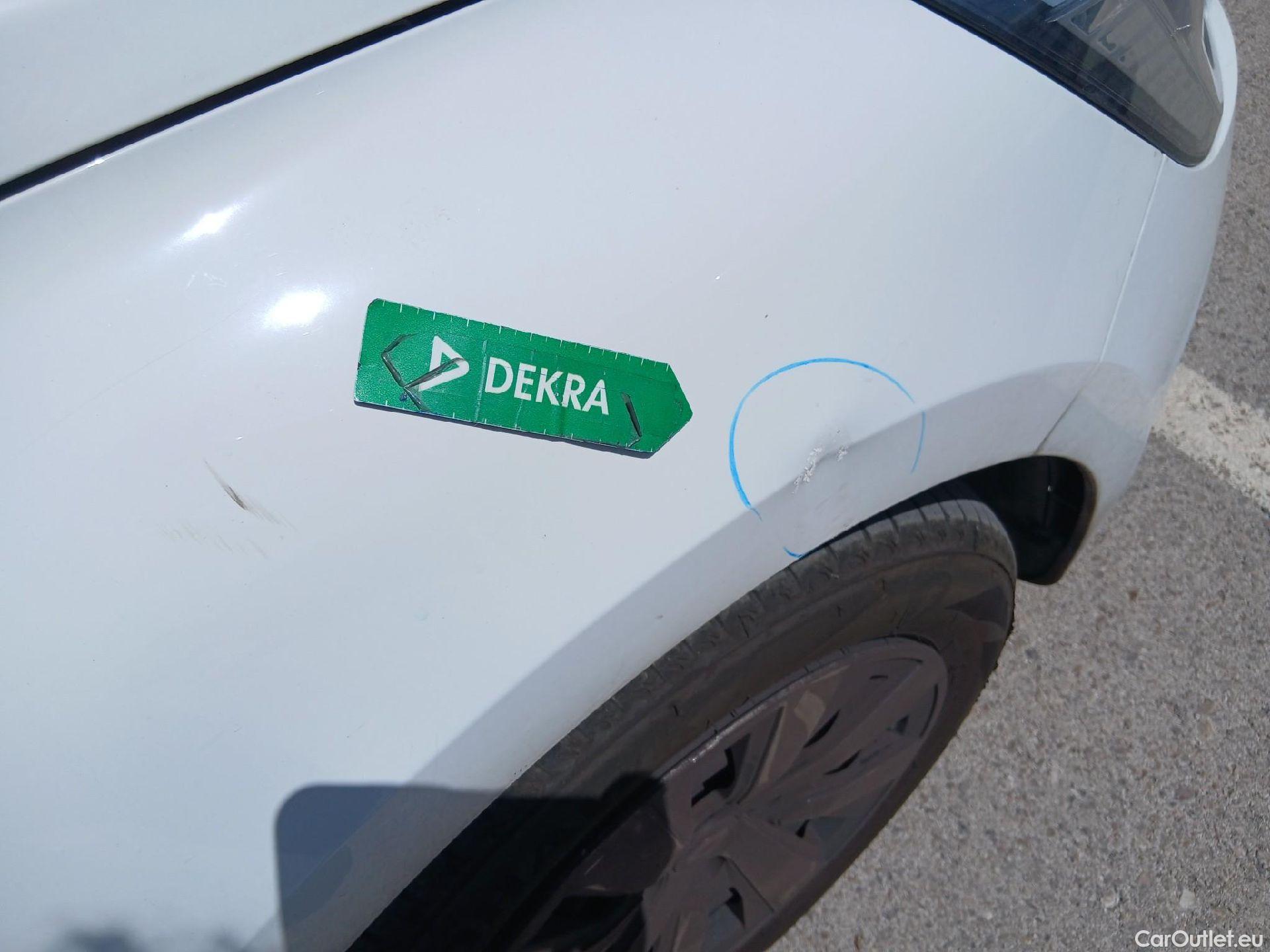  Renault  Clio RENAULT  / 2019 / 5P / berlina con portón Equilibre Blue dCi 74kW (100CV) #33