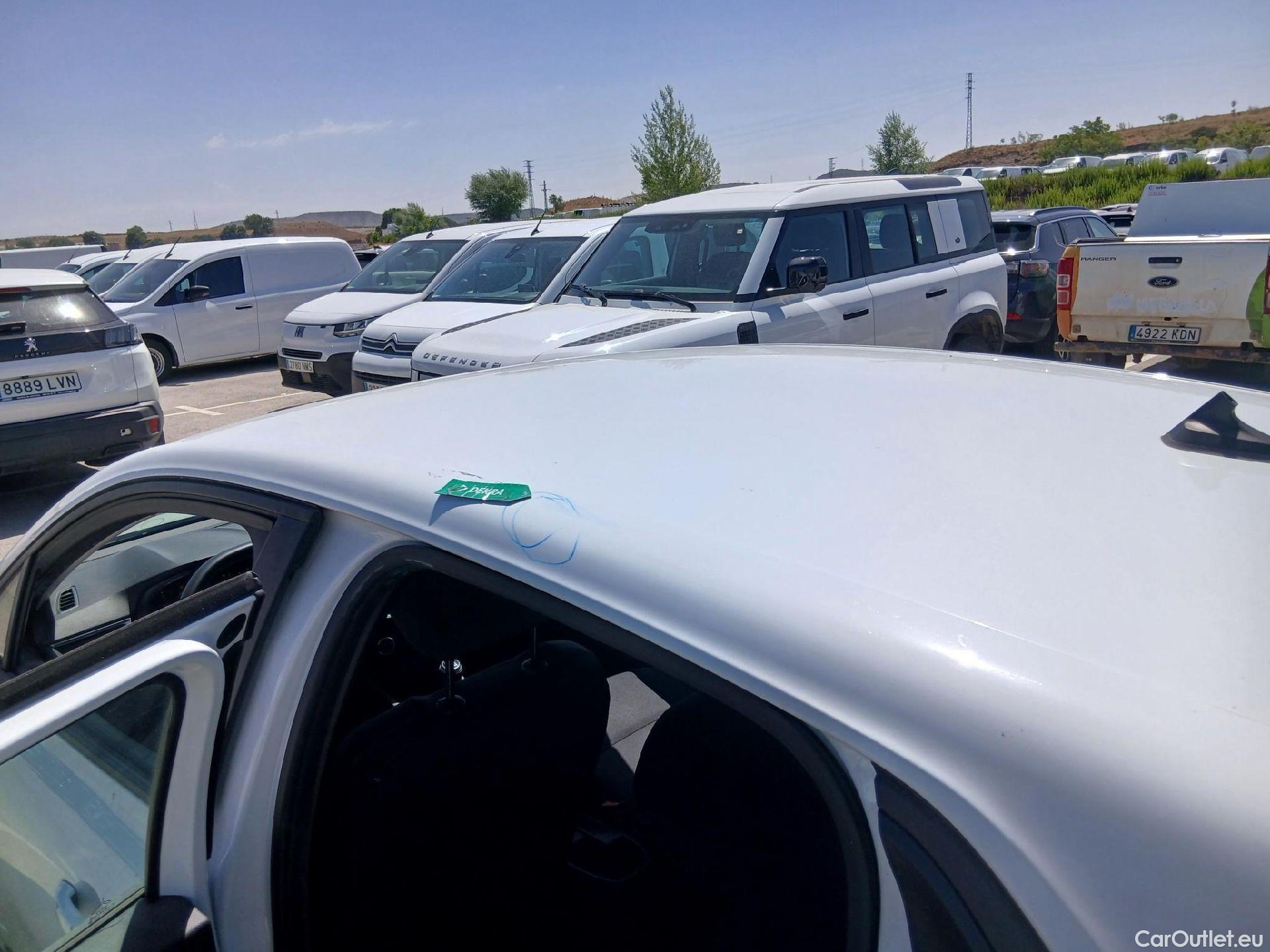  Renault  Clio RENAULT  / 2019 / 5P / berlina con portón Equilibre Blue dCi 74kW (100CV) #16